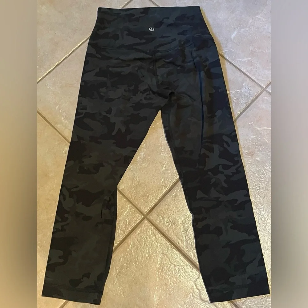 Lululemon Vuori Alo Yoga Women’s Align Crop 21” Camo Green 6 - Picture 7 of 13